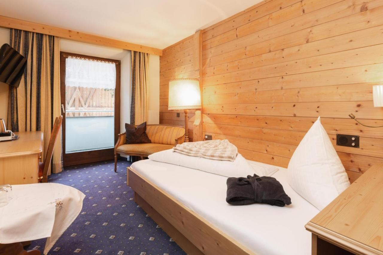 Familienhotel Adler Serfaus Cameră foto
